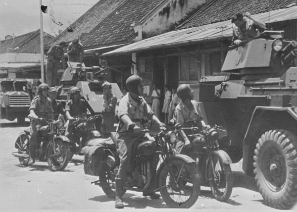 Krawang. Ariel W-NG Reserve eskadron Pantserwagens van het regiment Huzaren van Boreel.jpg