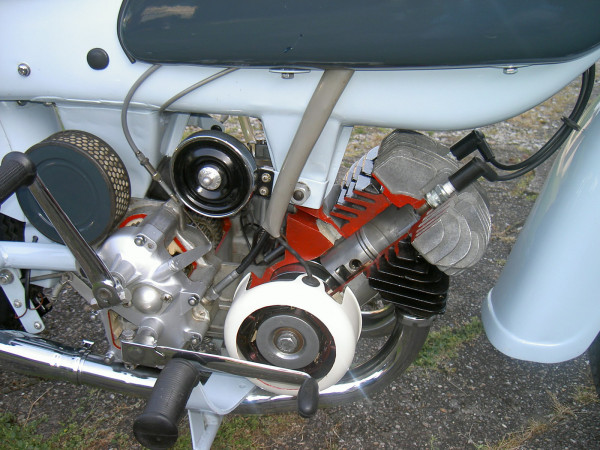 Arro os sectioned engine close up.JPG