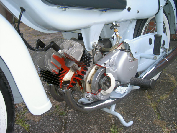Arrow ns sectioned engine close up.JPG