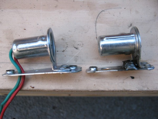 Bulb holder (right modified)