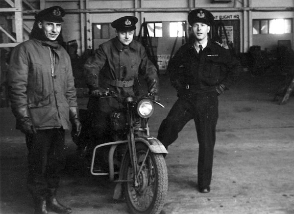 1944 midden Dhr. Hack RAF MLD 320 Squadron.jpg