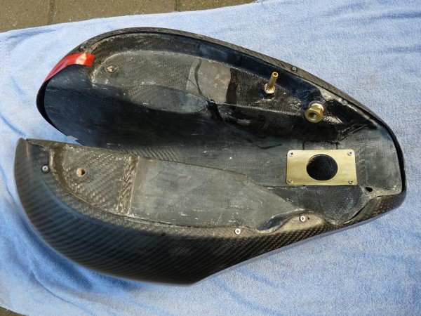 bottom in top.jpg (156.42 KiB) Viewed 4641 times The two parts fitted in eachother held in place with small parkers