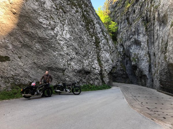maninska tiesnava slovensko (1).jpg