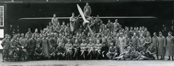 Soesterberg 1938 jachtvliegers.jpeg