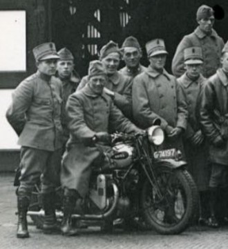 Soesterberg 1938 jachtvliegers.jpeg