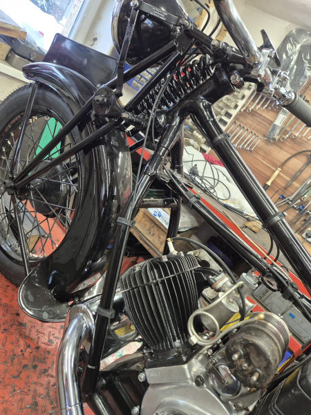vyboba laniek pre motocykel Ariel (1).png