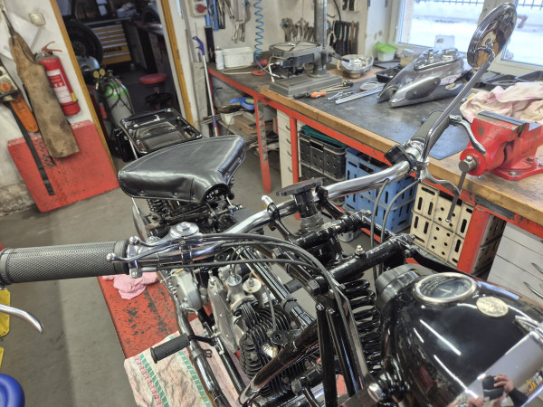 vyboba laniek pre motocykel Ariel (3).jpg