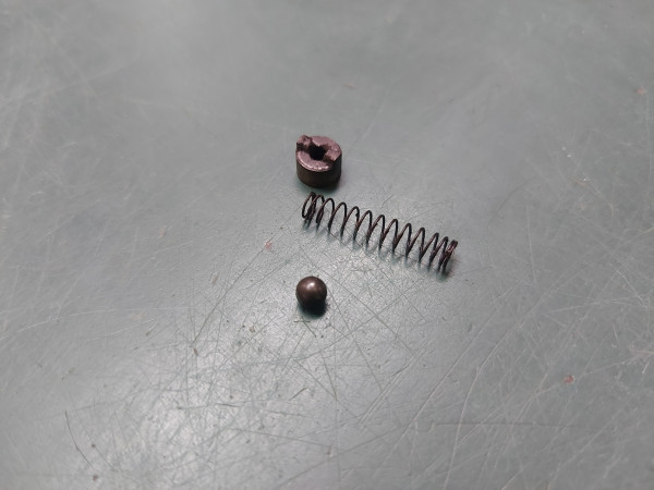 oil valve inside crank (2).jpg