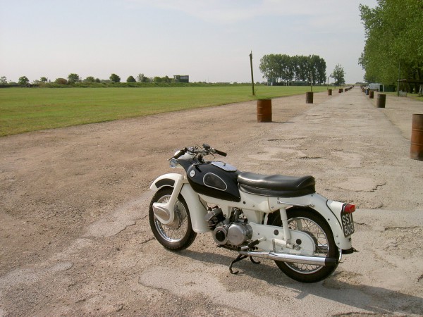 Arrow at Darley Moor circuit.